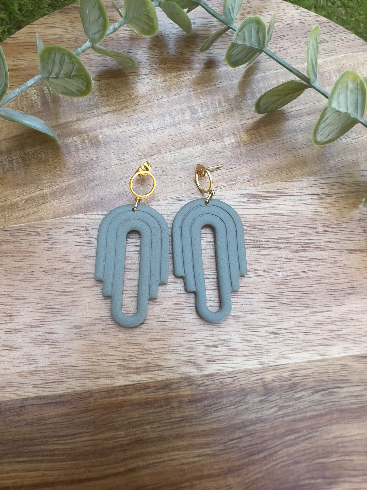 Gold Circle Textured Arches Dangle