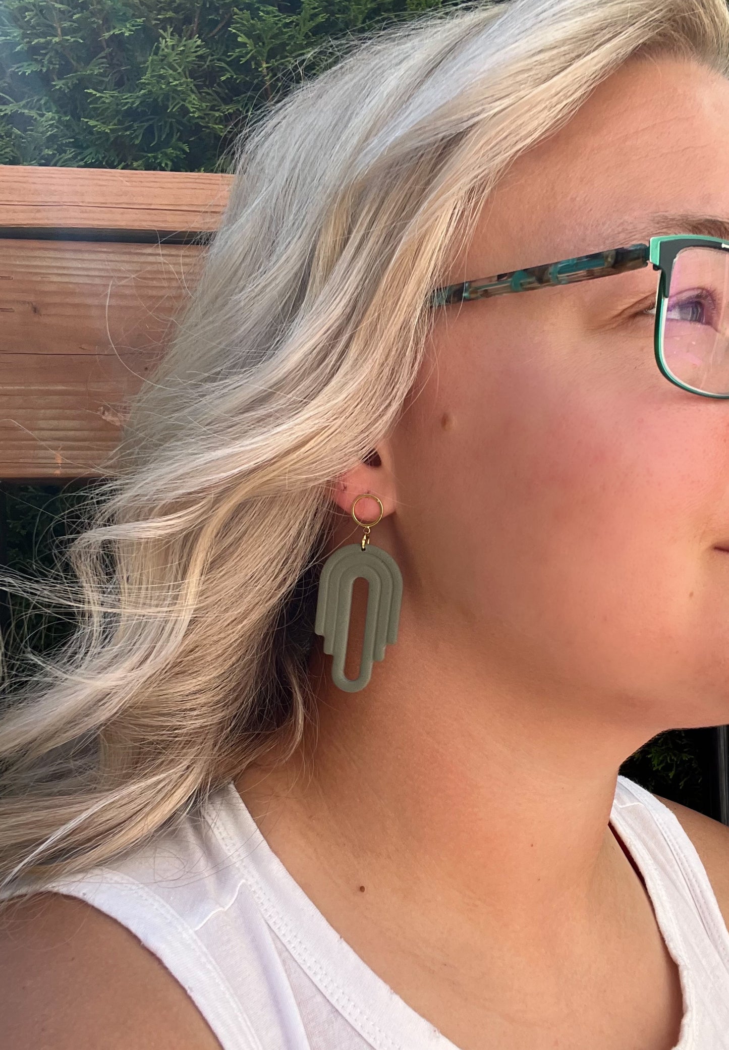 Gold Circle Textured Arches Dangle